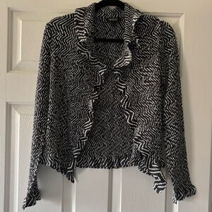 Trendy Monochrome Zigzag Blouse